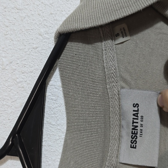 FOG ESSENTIALS Applique Logo Long Sleeve Tee ‘Cement’ - Picture 3 of 3